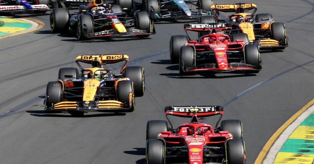 Photo of formula 1 cars on a race track