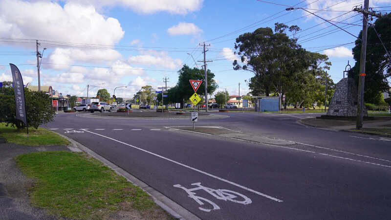 patullos-road-looking-west-to-lara-six-ways-intersection-web_05bb-hero