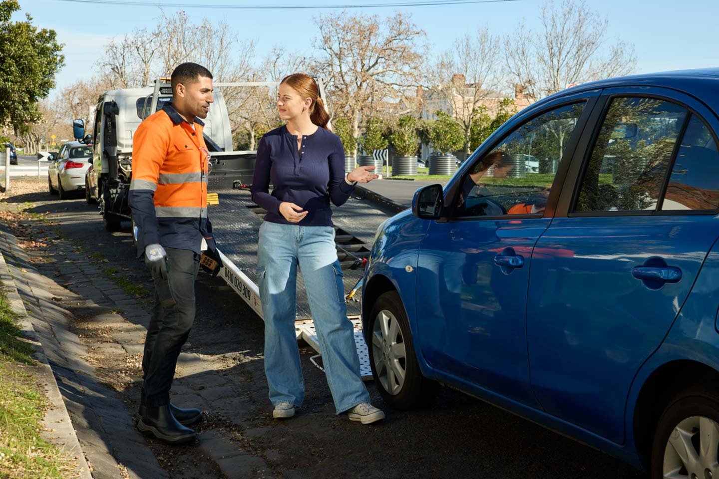 tow-truck-hi-vis-worker-car