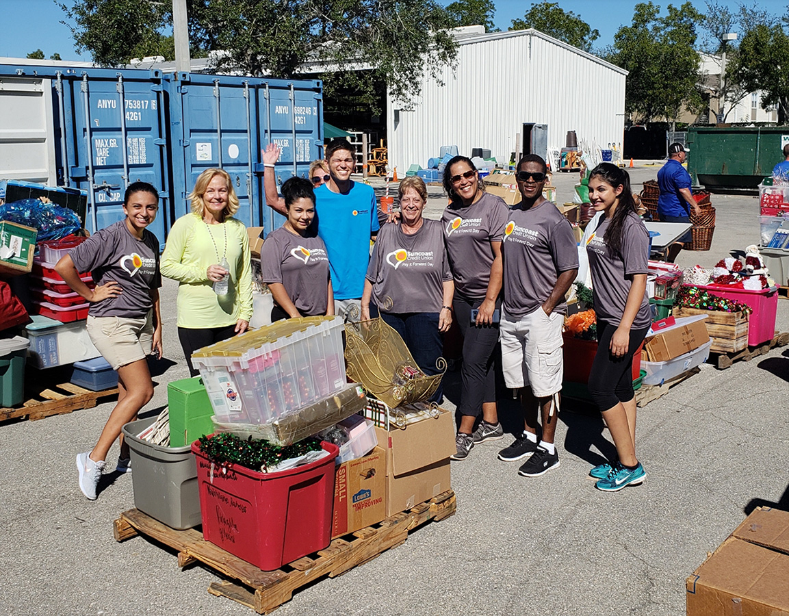 Suncoast Credit Union employees volunteer for Pay it Forward Day 2018