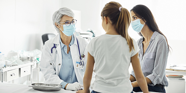 doctor-and-patient-with-parent-600x300