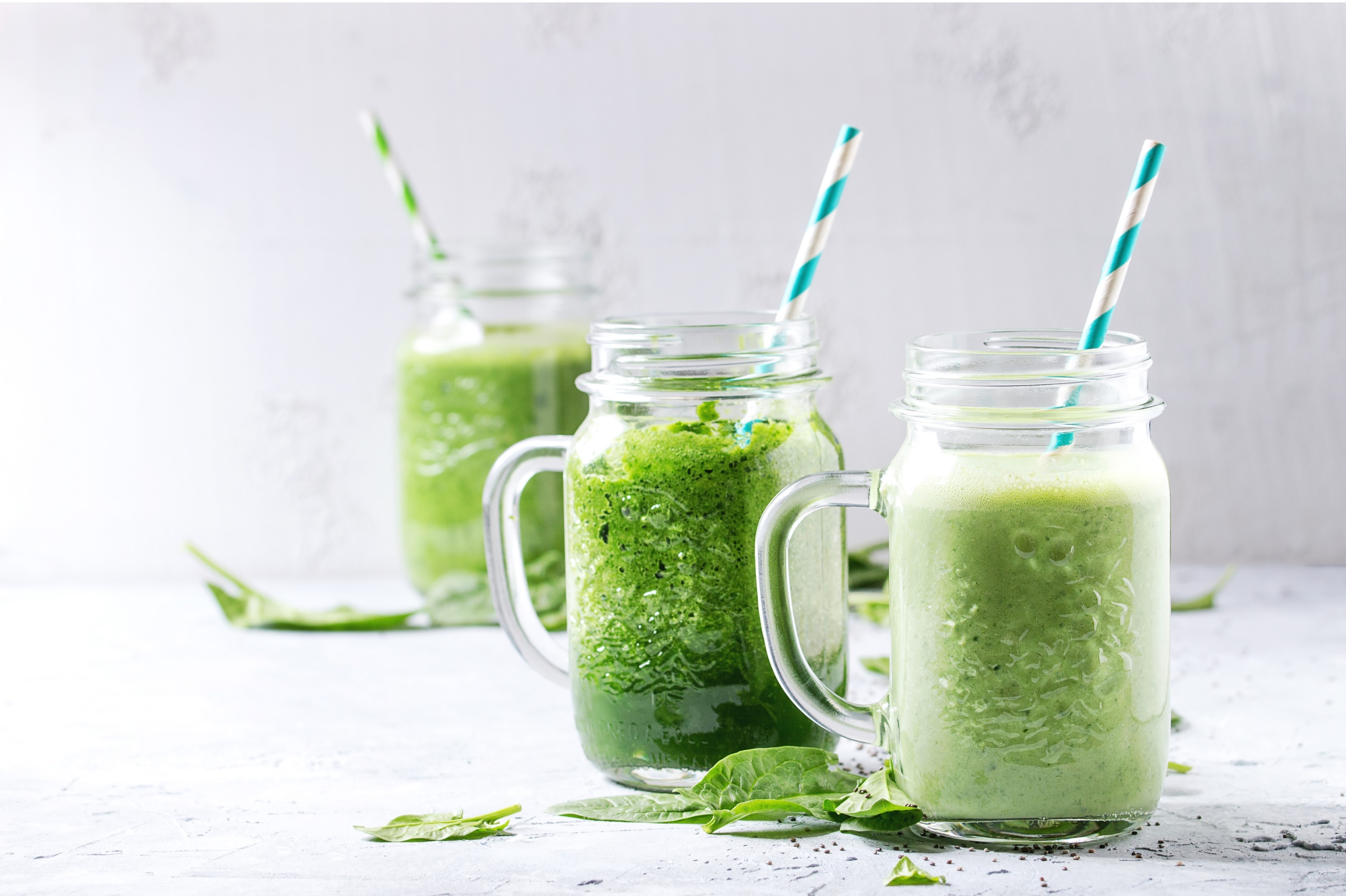 green-smoothies-in-mason-jars