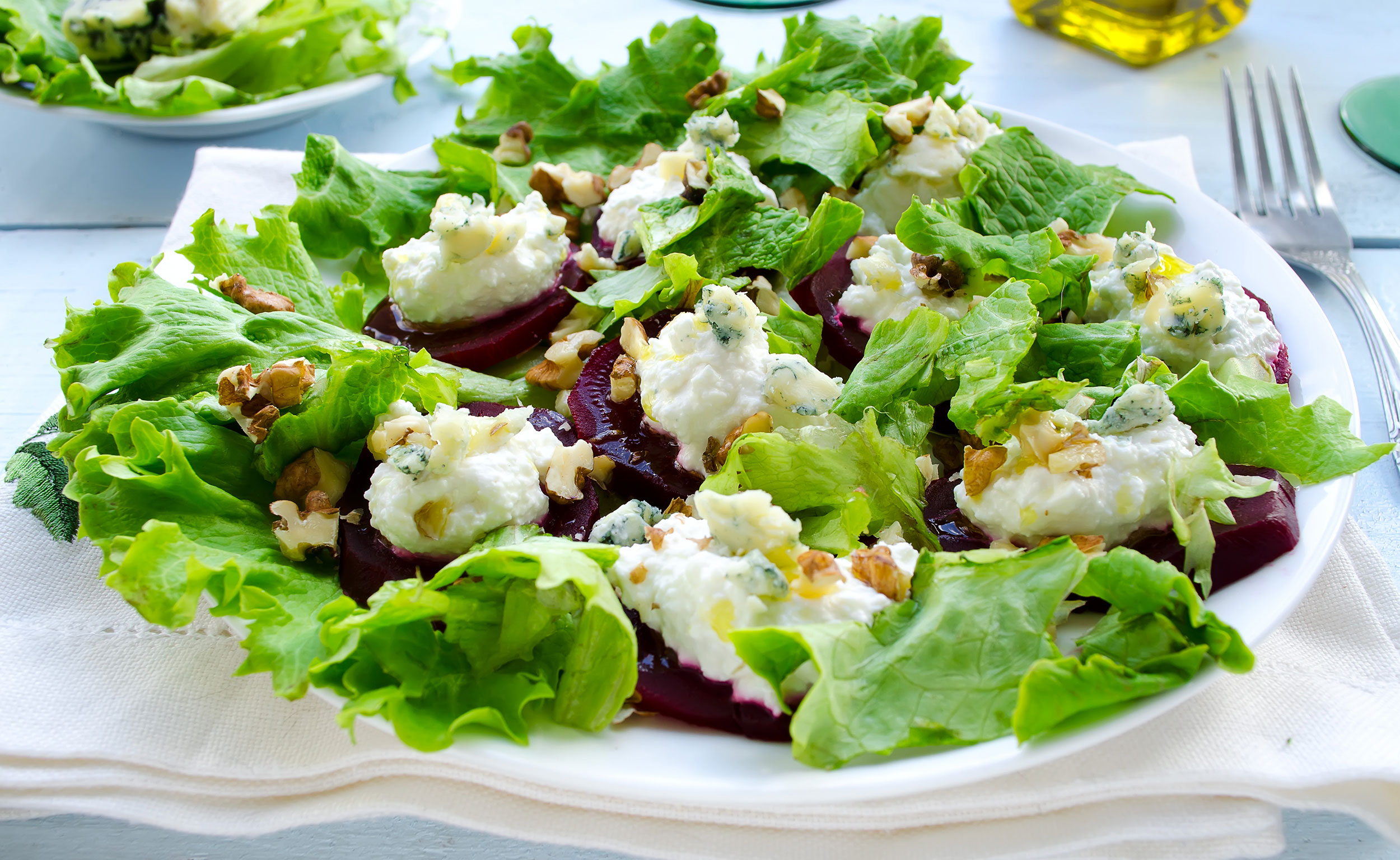 beet-salad-with-goat-cheese-89139916