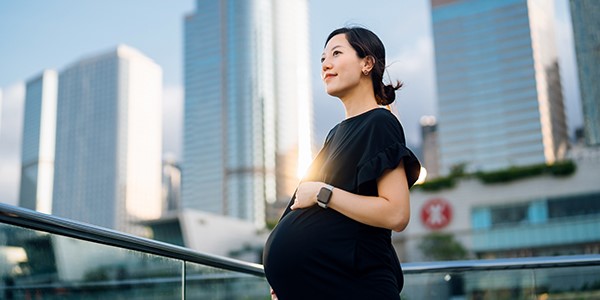 pregnant-woman-cityscape-600x300
