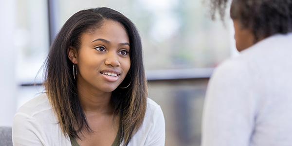 young-woman-speaking-with-doctor-600x300
