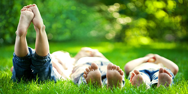 children-laying-in-field_600x300