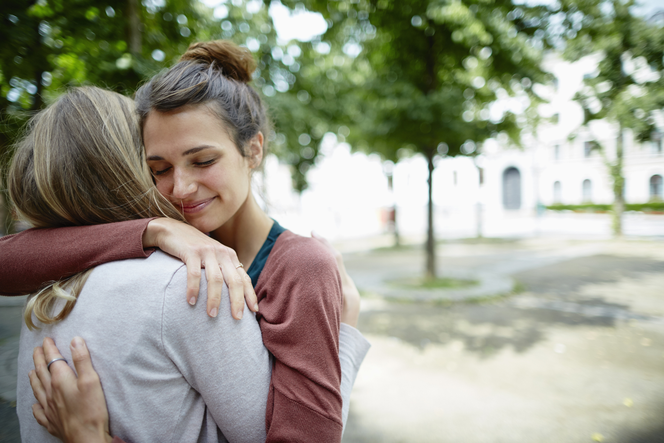 friends-hugging-outside
