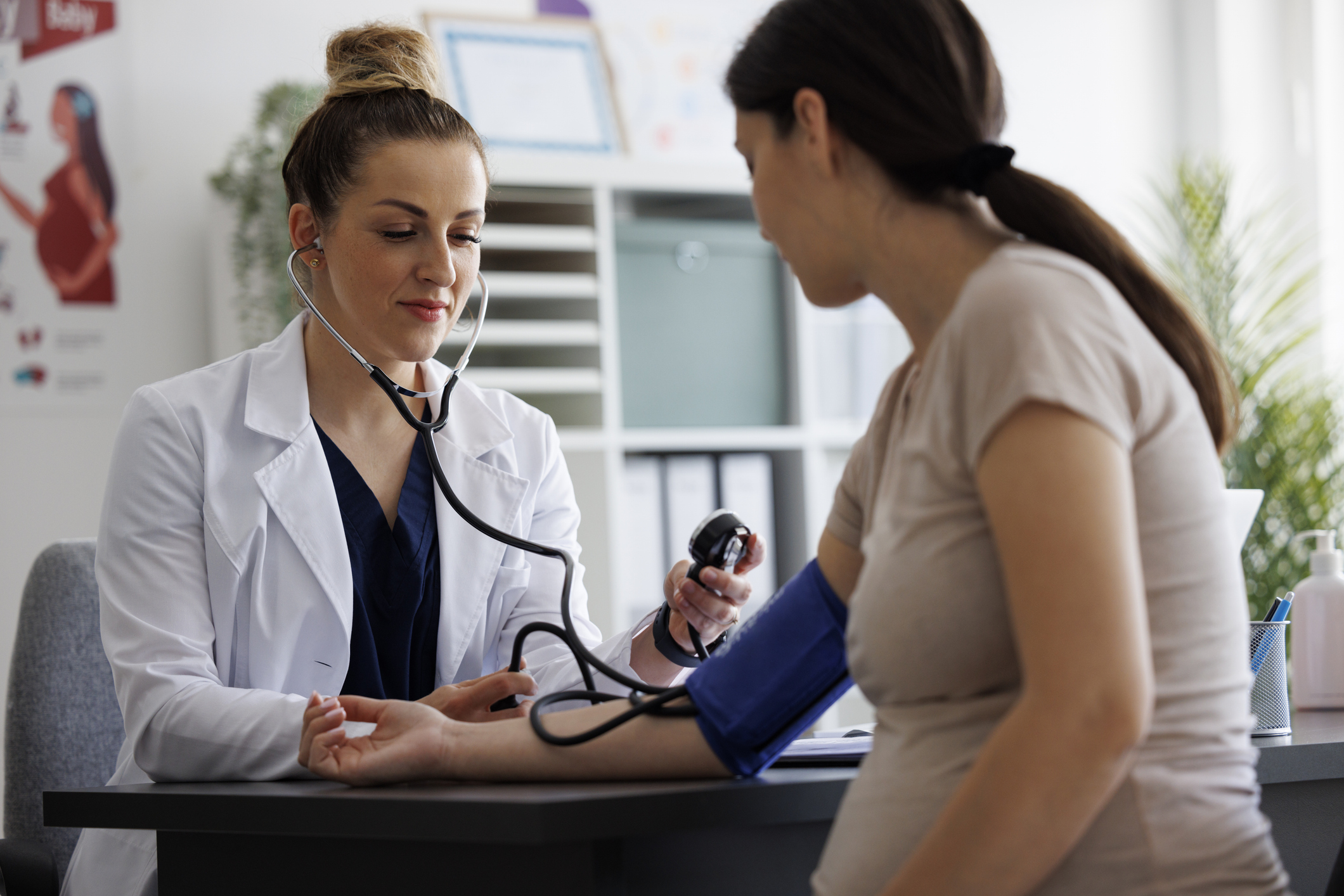 pregnant-woman-giving-blood