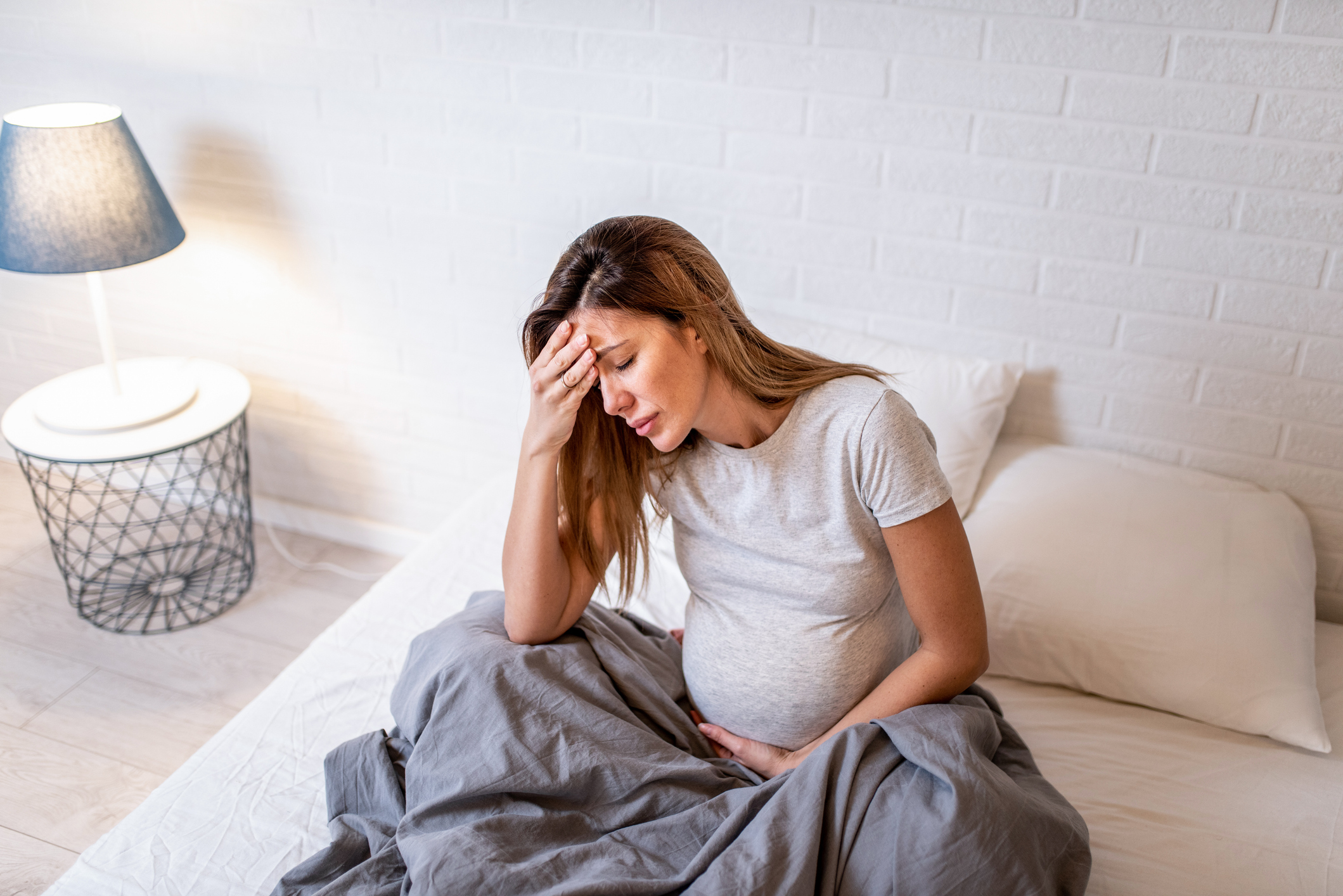 pregnant-woman-headache