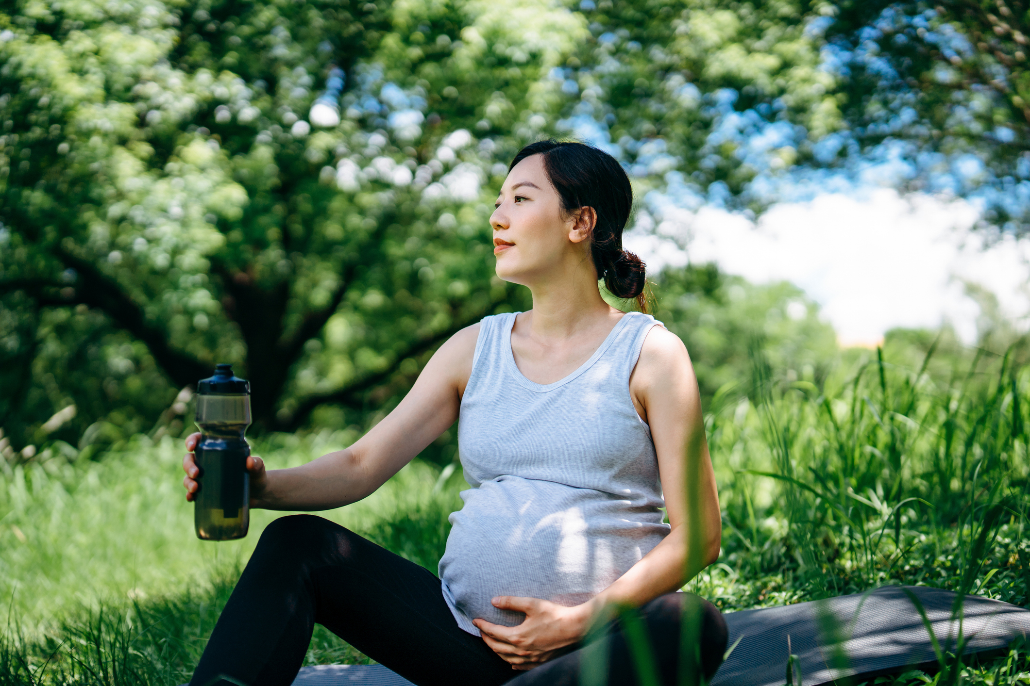 pregnant-woman-outside