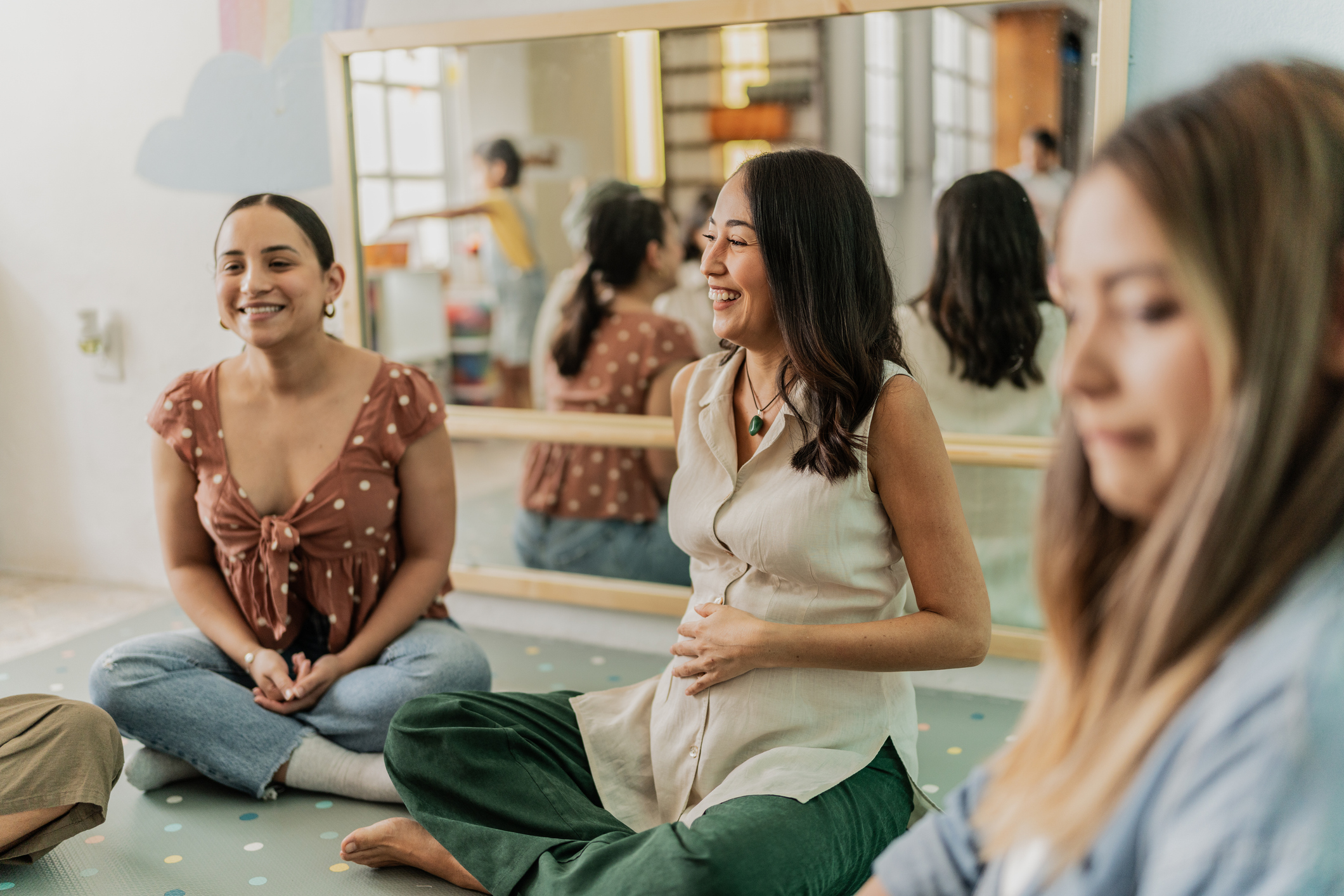 pregnant-women-in-support-group