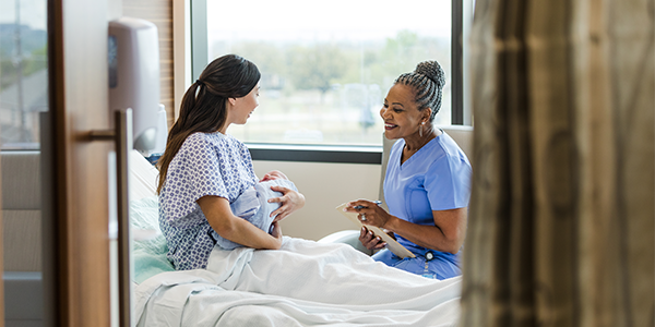 pregnant-woman-at-doctor-600x300
