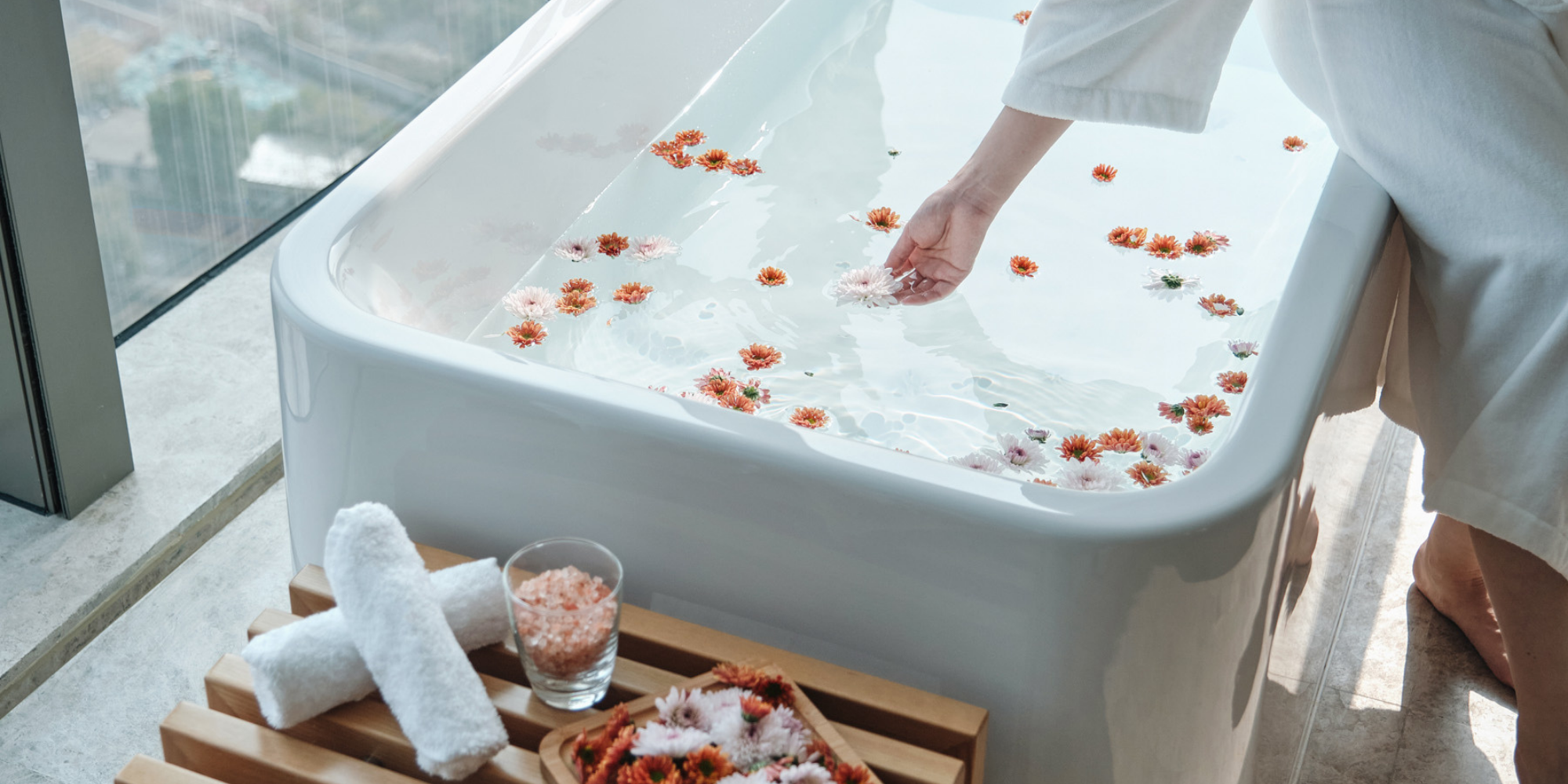 EAST Beijing, Valentine's Day, Romantic bathtub