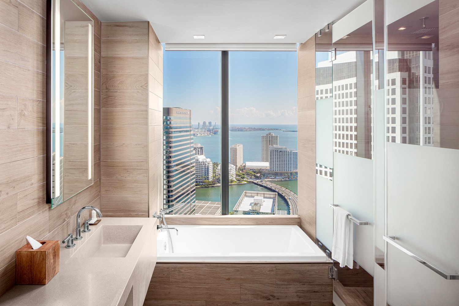 QUARTO BAY KING IMG