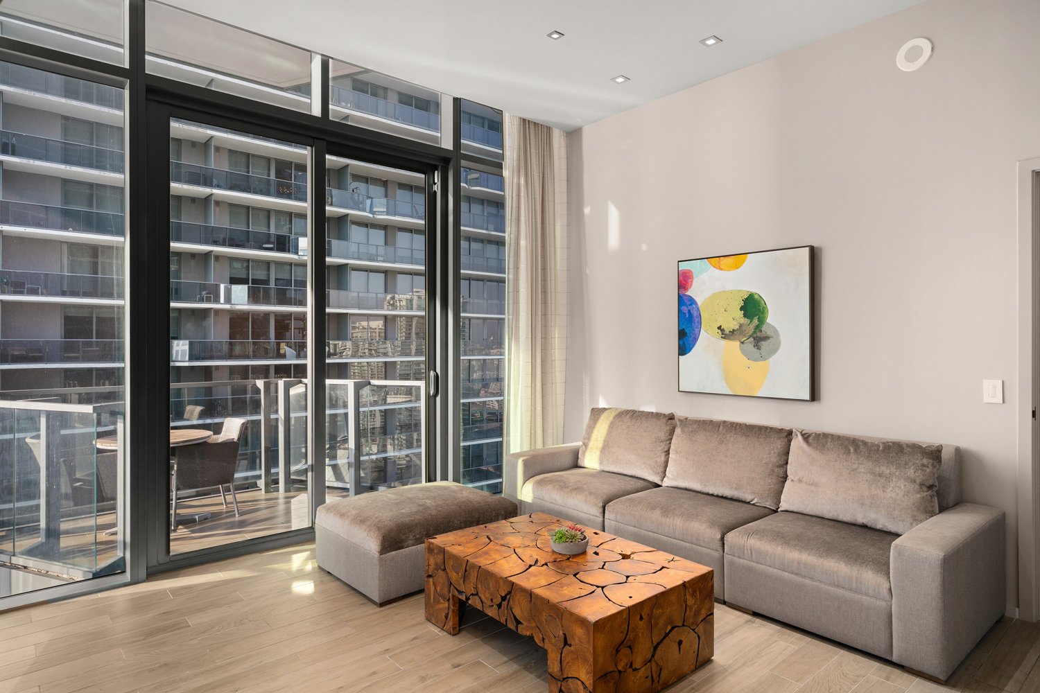 ONE-BEDROOM SUITE IMG