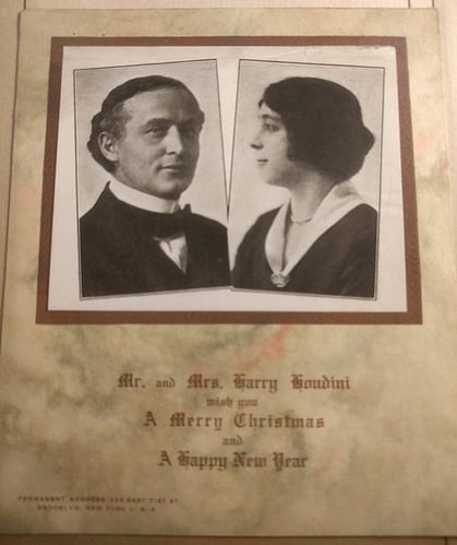 A card with photos of Harry Houdini and his wife, with the text Mr. and Mrs. Harry Houdini wish you a merry Christmas and a happy New Year