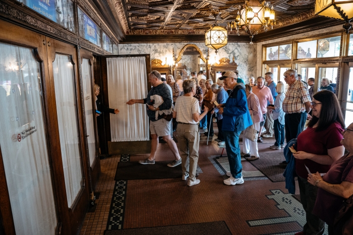 Guests enter the foyer of the Ohio Theatre.