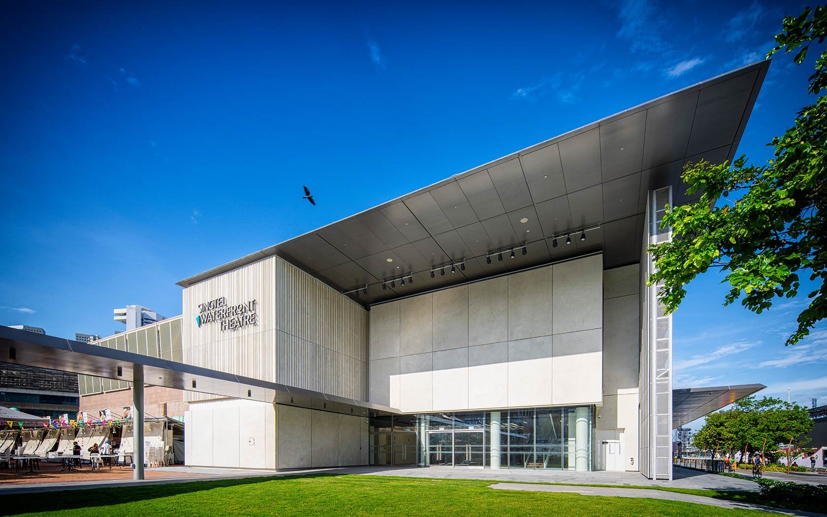 Image of the exterior of the Singtel Waterfront Theatre in the day.