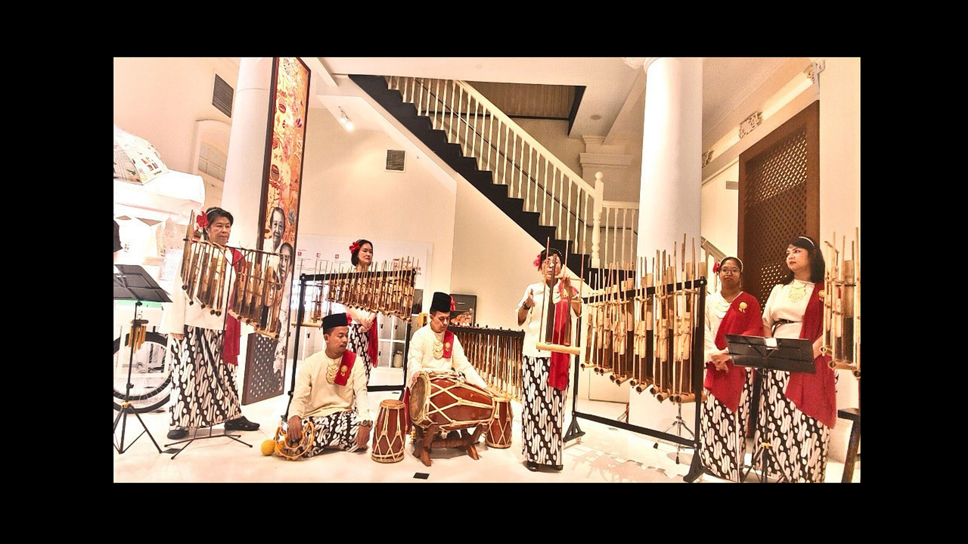 Asian Roots, Global Melodies