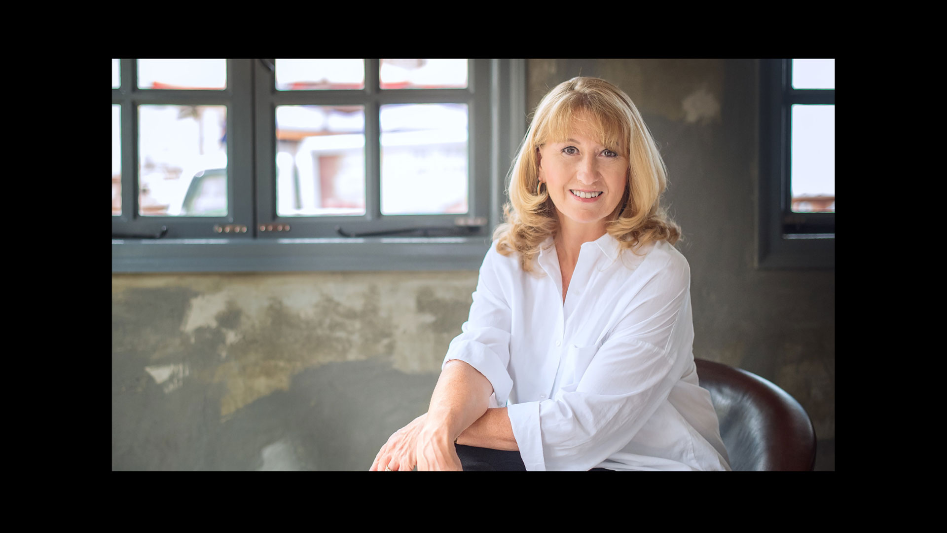 Nathalie Ribette sings Paris Chansons