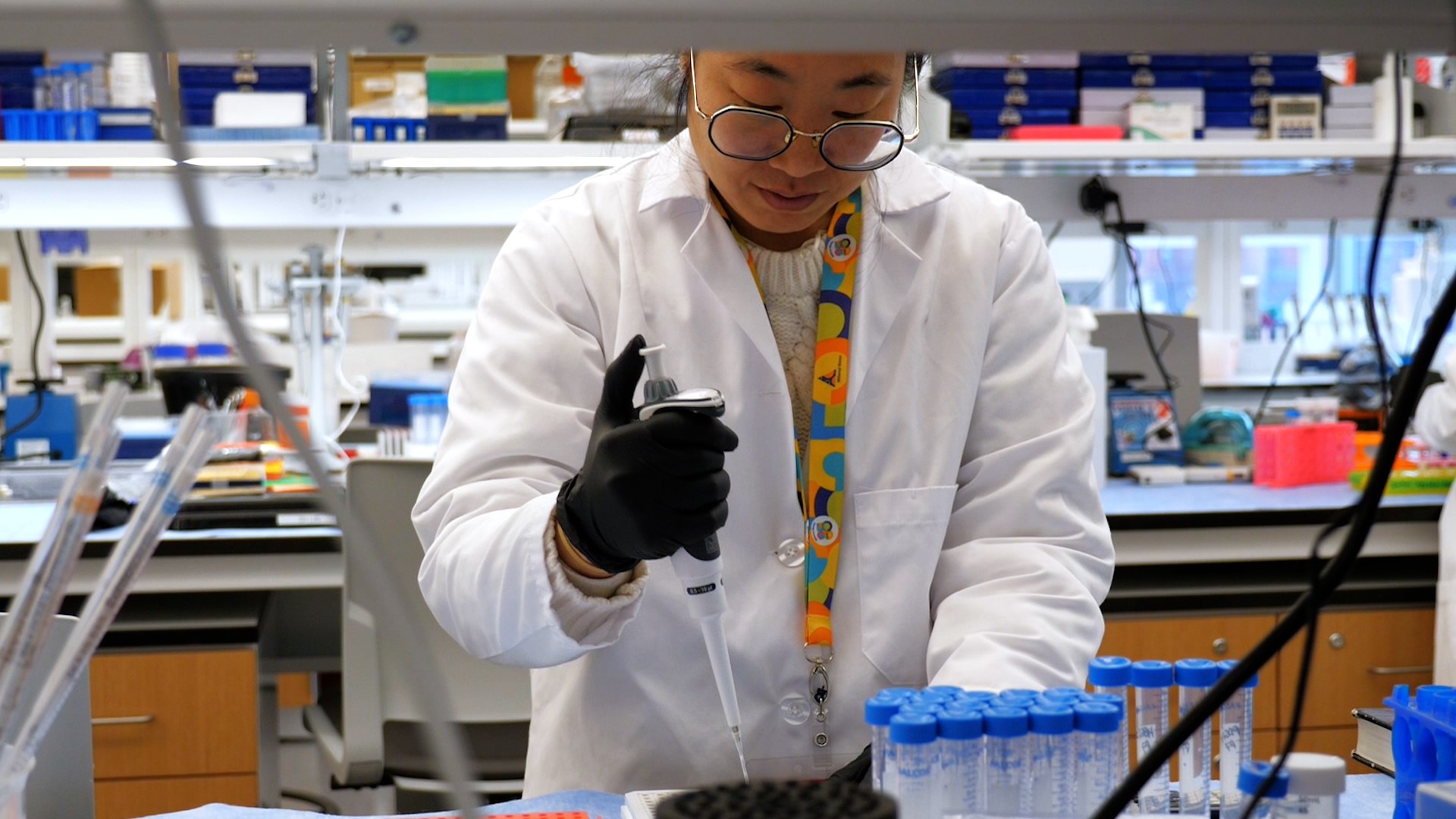 A medical student working in a lab at the Penn Brain Tumor Center.