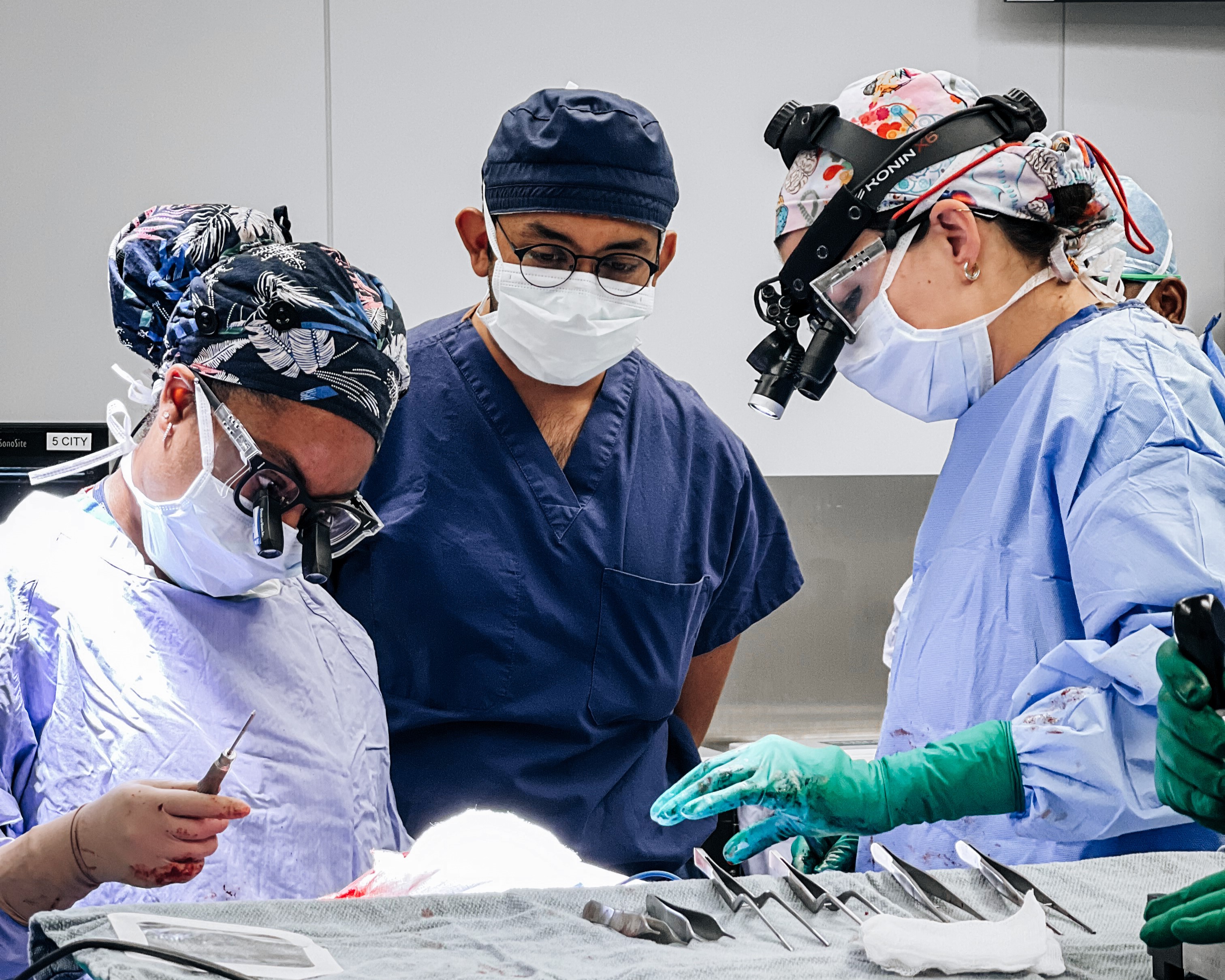 Dr. Visish Srinivasan oversees residents working in the OR.