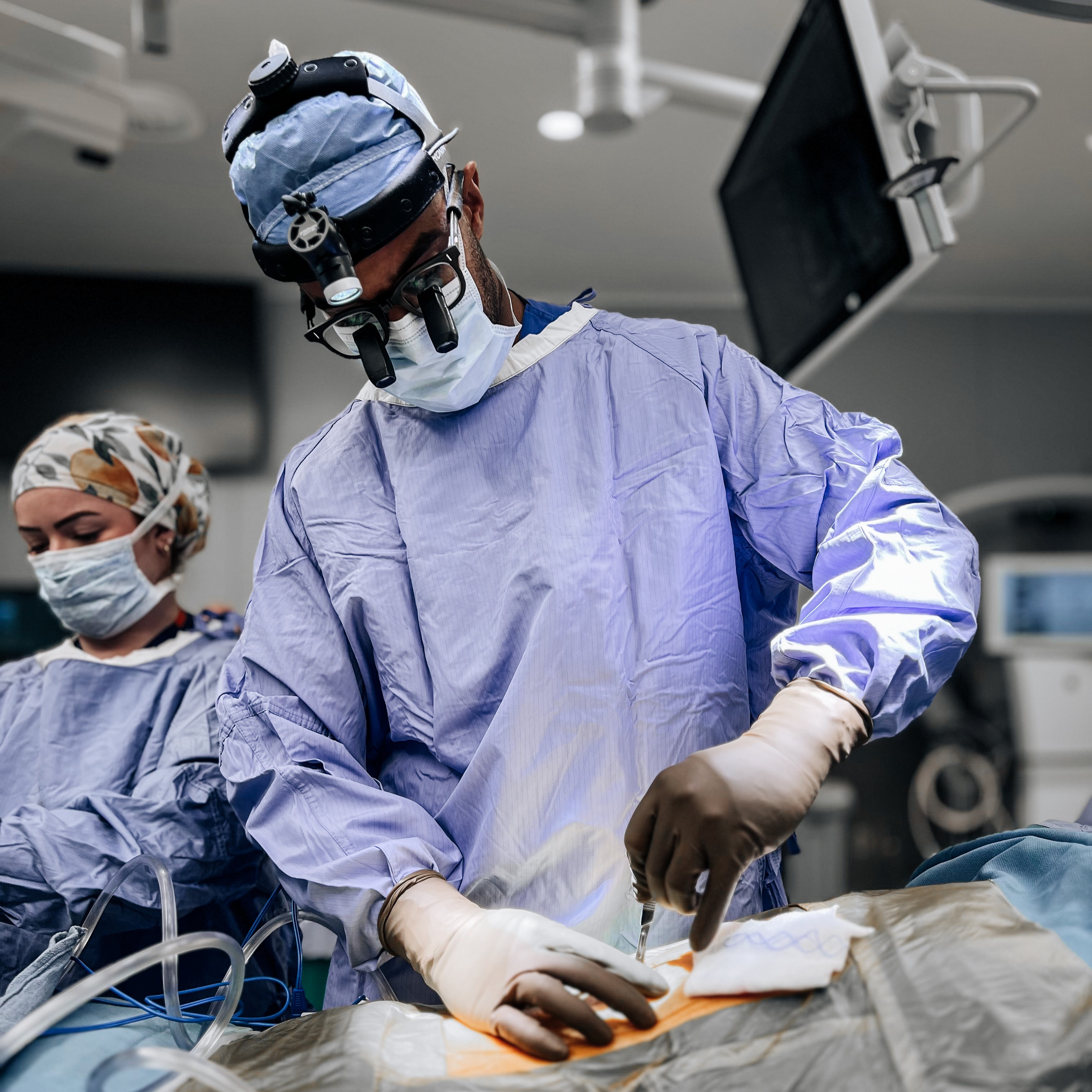 Chief resident beginning an operation.