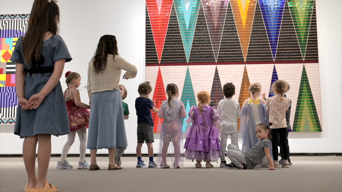 Kids Jodi Looking at Art