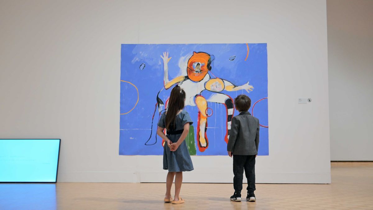 TwoKidsLookingatArt