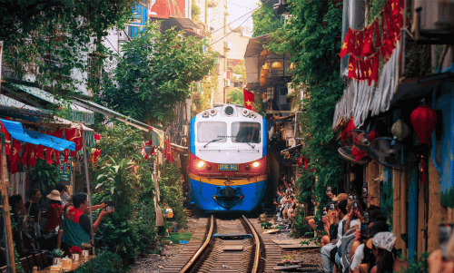 Vietnam-HanoiTrain_119kb