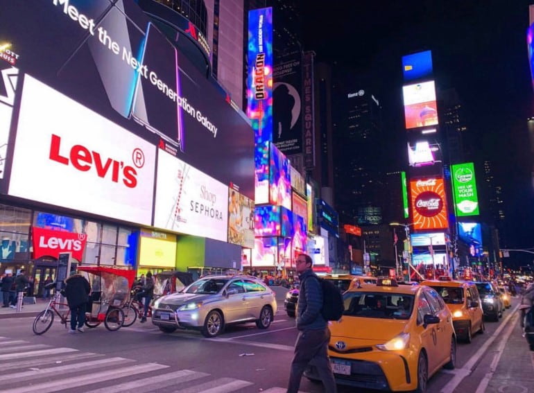 I_GeorgiaSlattery_Cab at times square_Budget_Planner-min