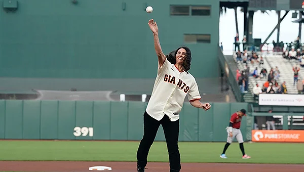 Woman throwing a baseball ball