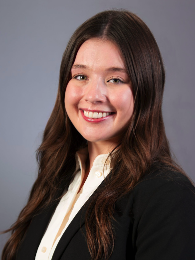 Holly Larson headshot