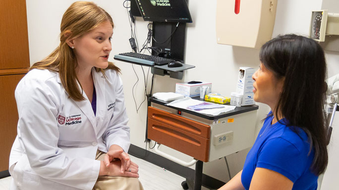 gynecologic oncologist Kathryn Mills, MD, meets with a patient in clinic