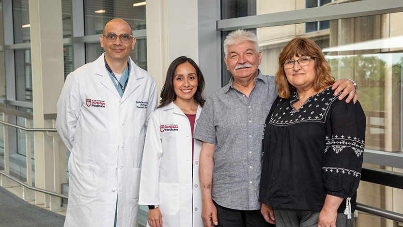 Bensabio y Juanita Guajardo con Pablo Sanchez, MD, y Flor Cerda.