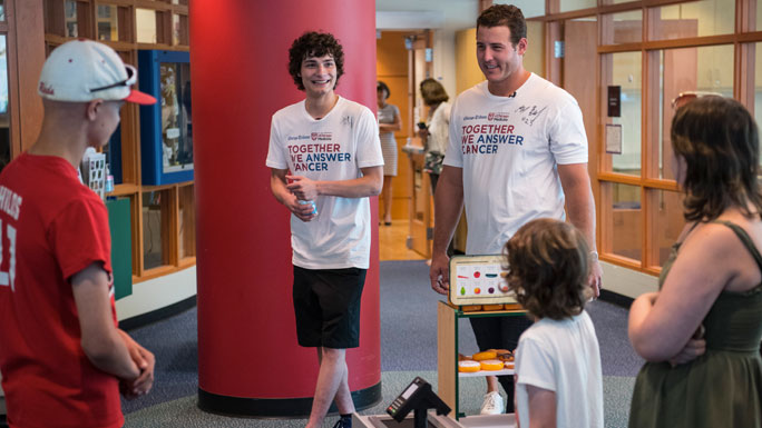 Anthony Bendy and Anthony Rizzo visit the Comer Children's Child Life Playroom.