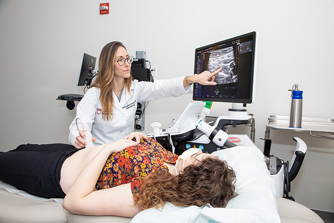 Noa Krugliak Cleveland, MD, uses the intestinal ultrasound