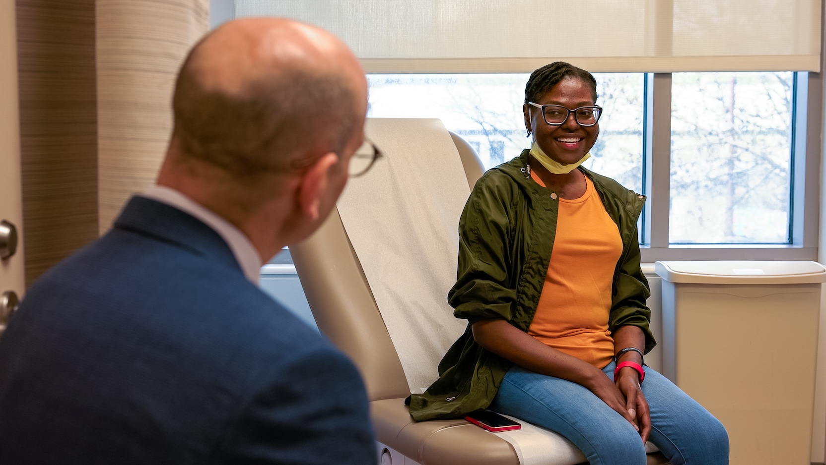 Jones meets with UChicago Medicine thoracic surgeon Pablo Sanchez