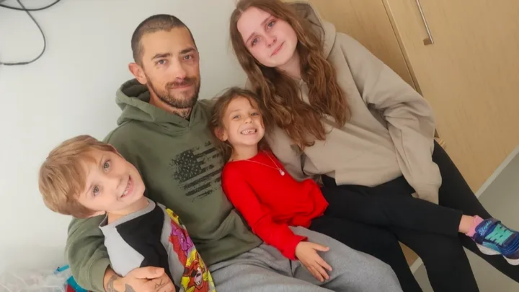 Vincent Kampstra with 3 children