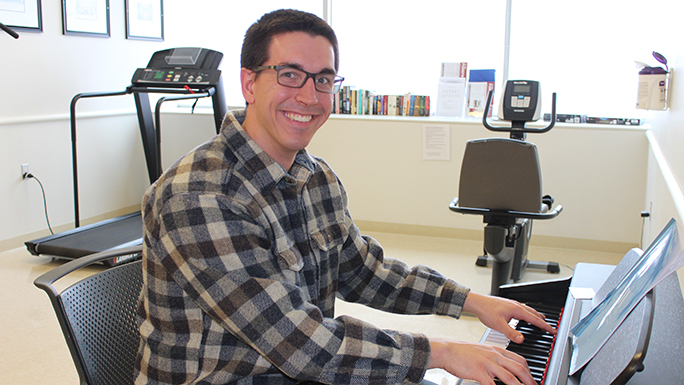 Volunteer starts music program for cancer patients - UChicago Medicine