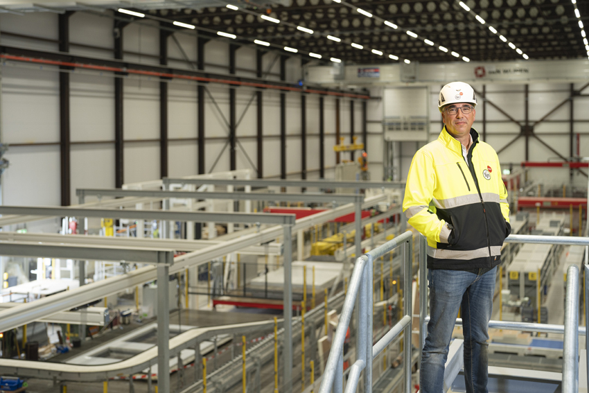 Menso Oosting in woningfabriek 1