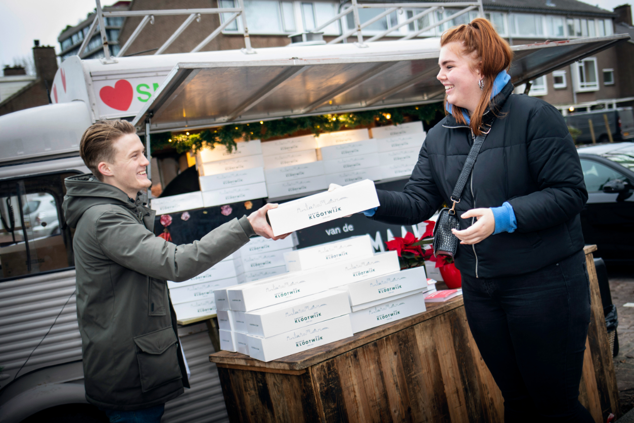 Kerstbrood bij foodtruck in Rijswijk