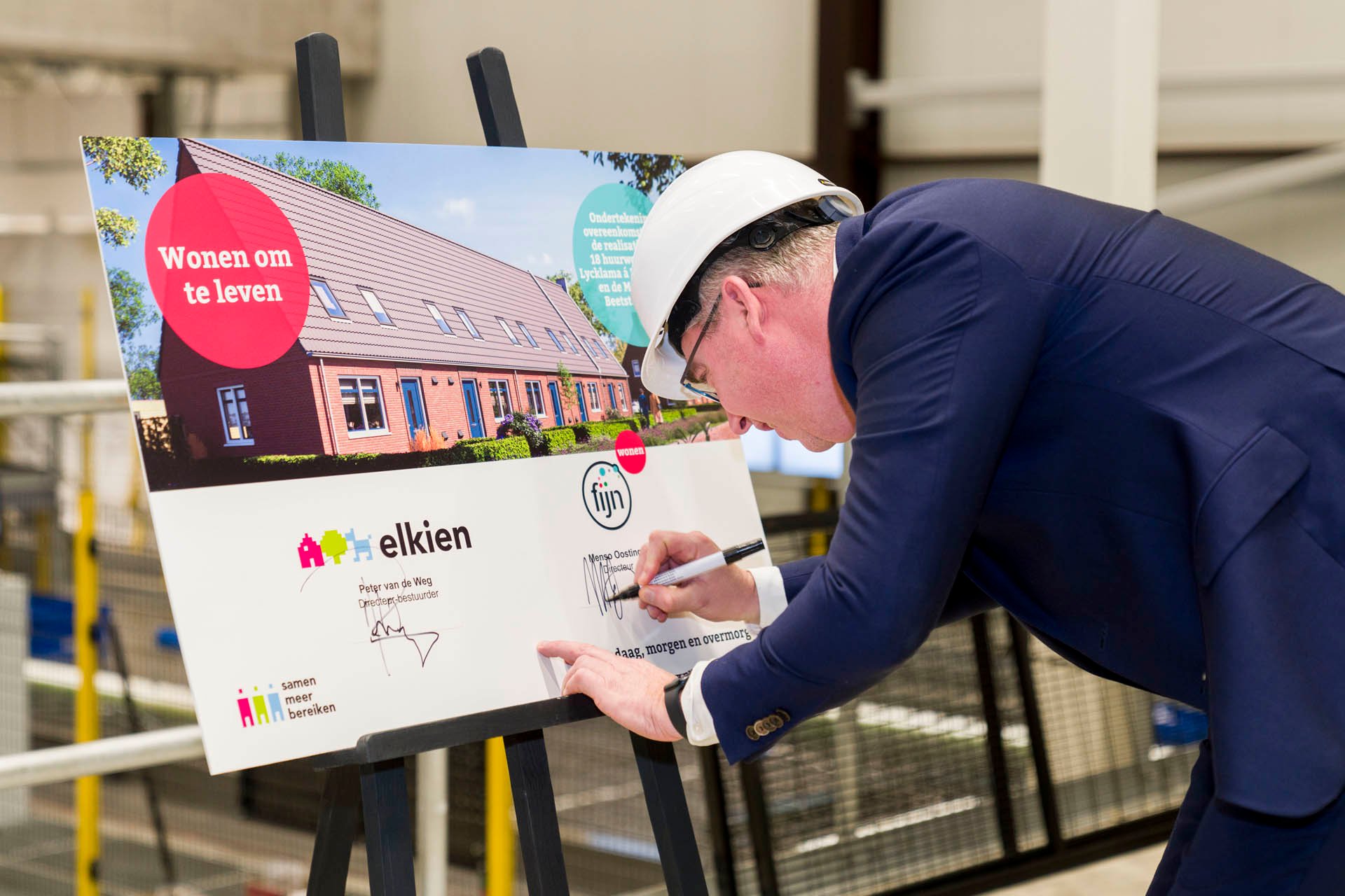 Menso Oosting ondertekening