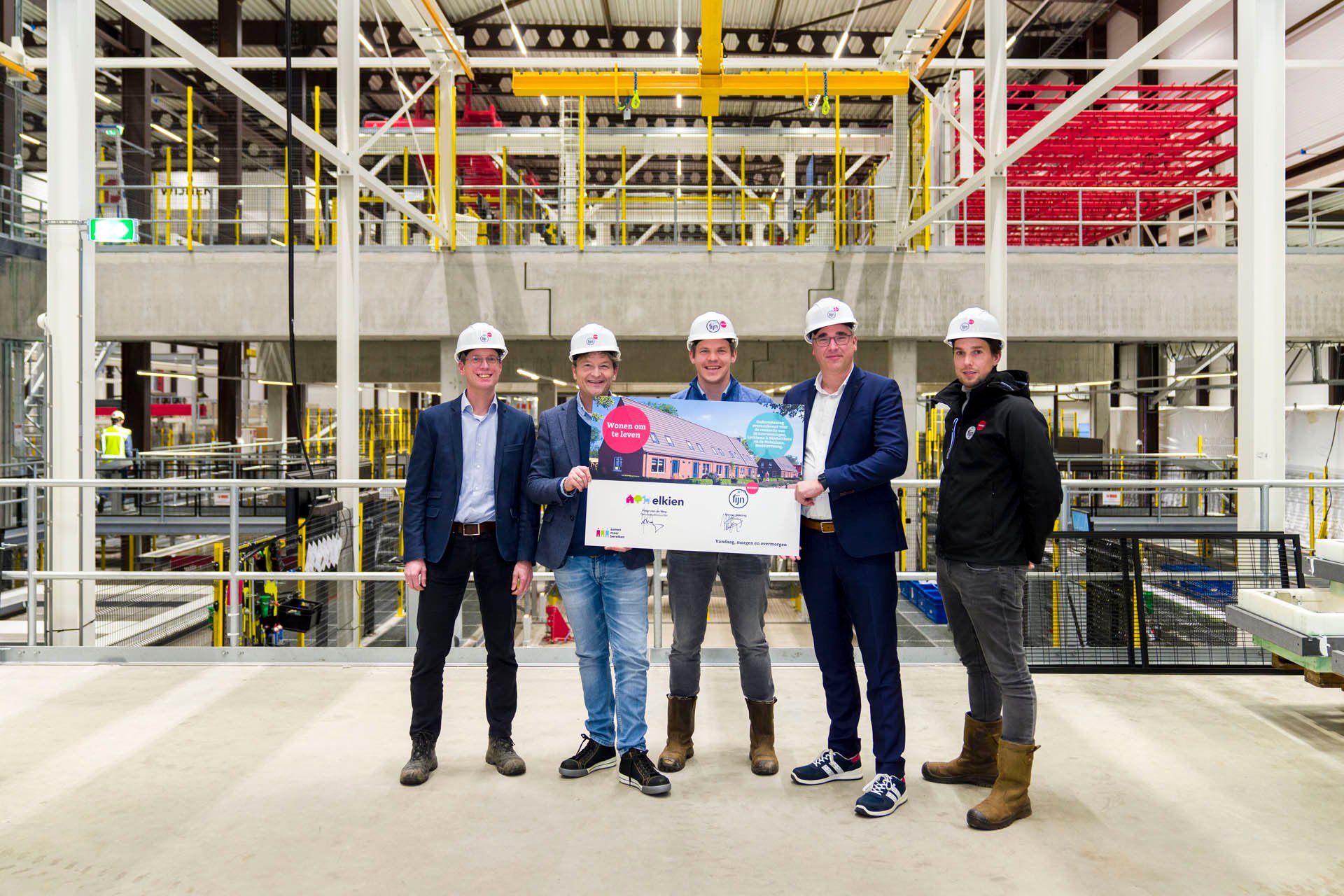 Ondertekening 18 huurwoningen Elkien Beetsterzwaag