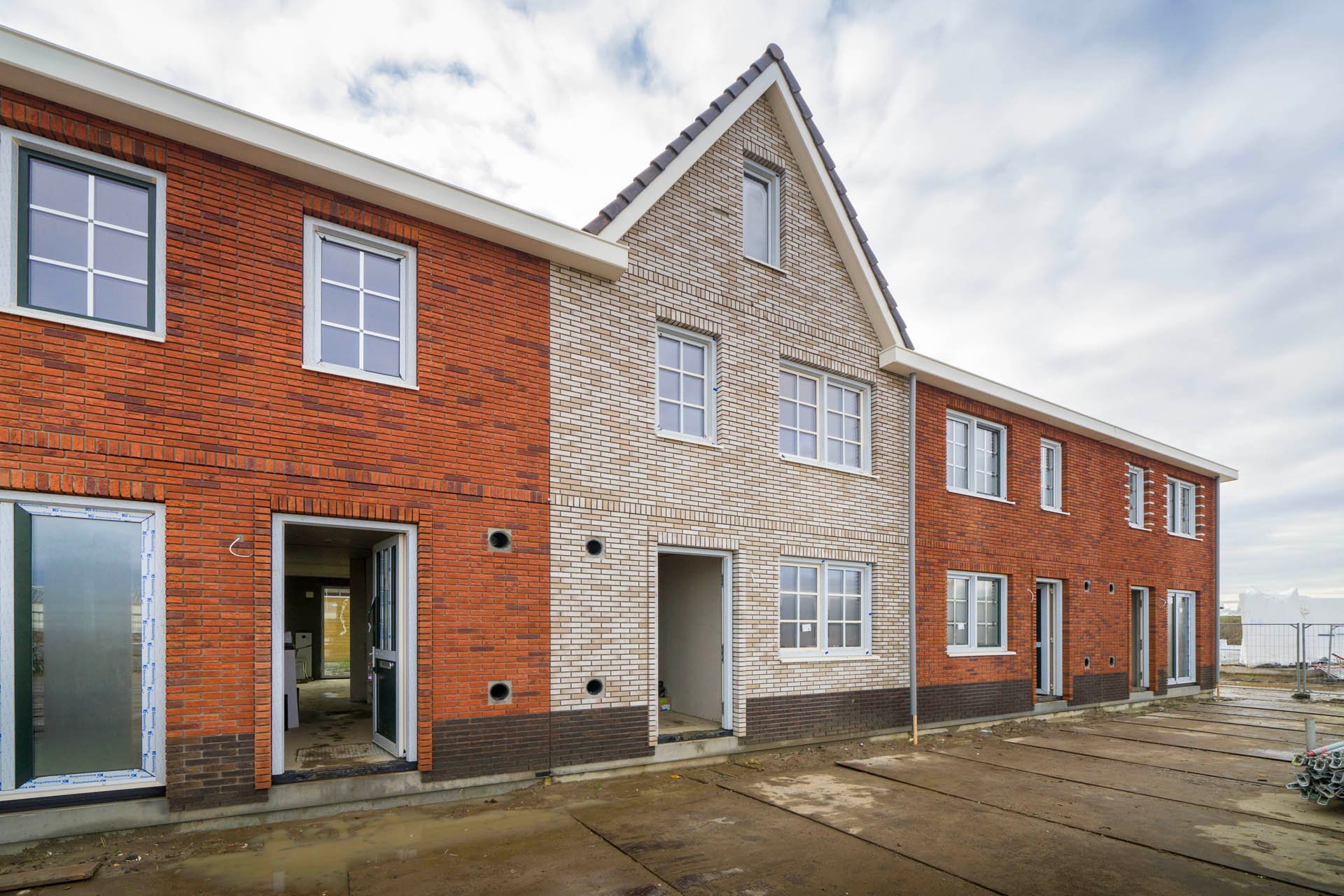 Foto van de voorzijde van de woningen in de woonwijk Zuyderkroon Zevenhuizen