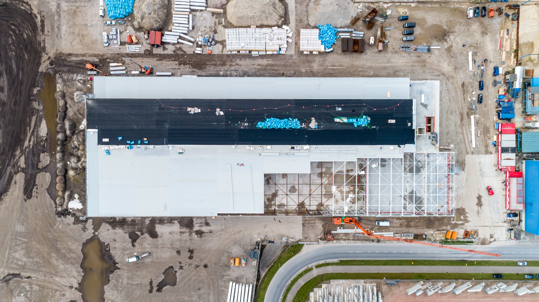 Top down van de woningfabriek in aanbouw
