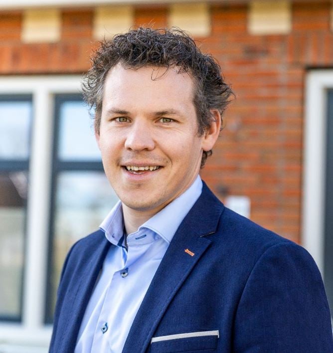 Fijn Wonen realiseert twee appartementen per dag. Dankzij de industriële opbouw kunnen we woningen snel én van hoge kwaliteit opleveren. De alles-in-één module, inclusief toilet, badkamer en installaties, dragen bij een de efficiëntie