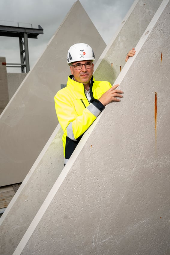 Menso Oosting in woningfabriek 3