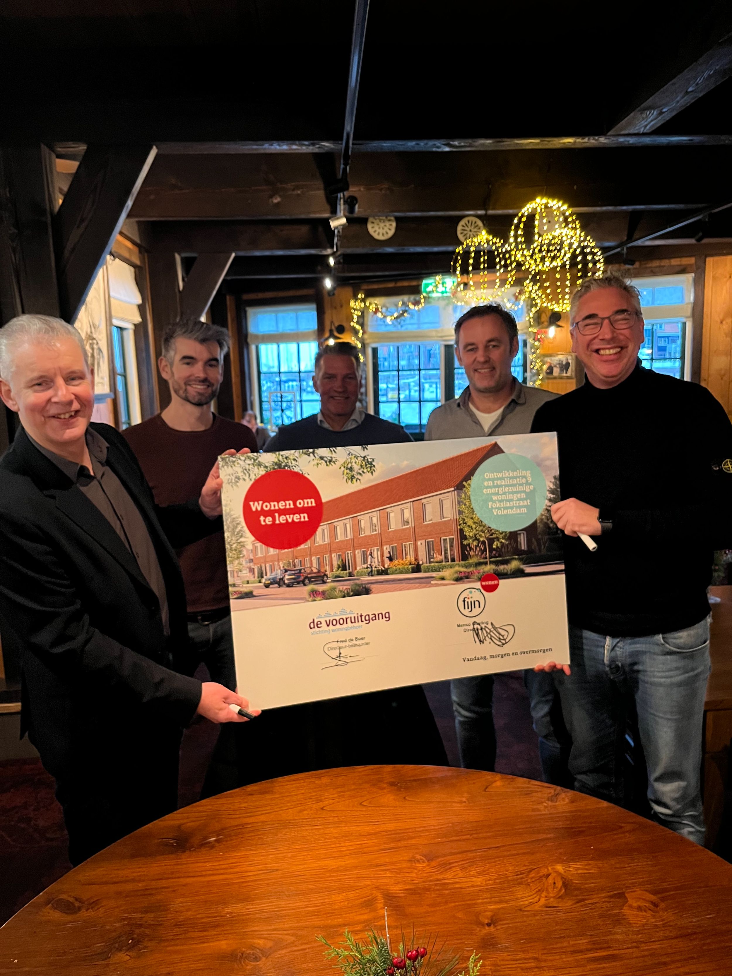 Ondertekenmoment 9 woningen Volendam voor De Vooruitgang Ondertekenmoment 9 woningen Volendam voor De Vooruitgang