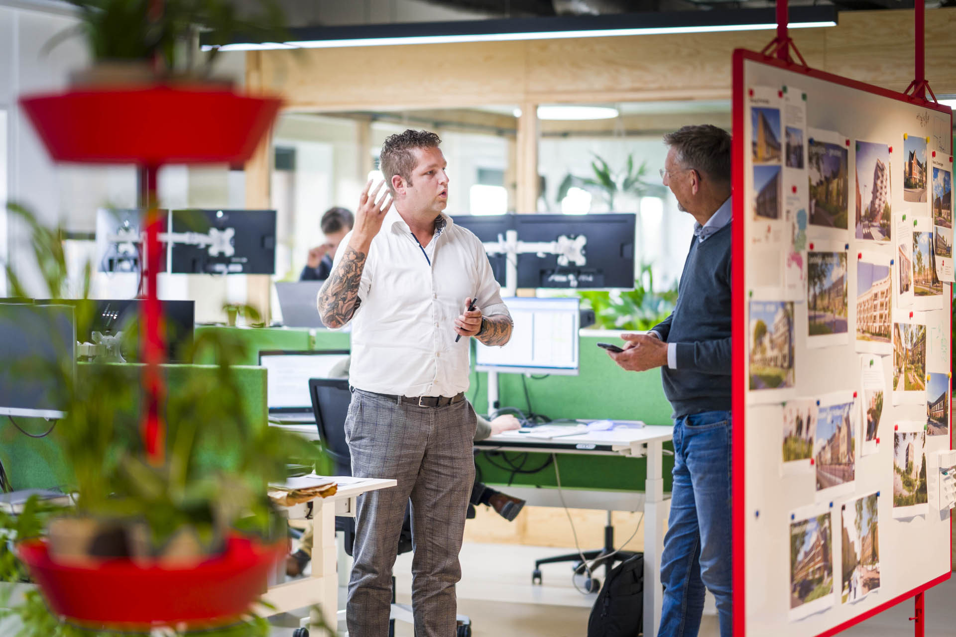 Lars en Jeroen op kantoor Heerenveen